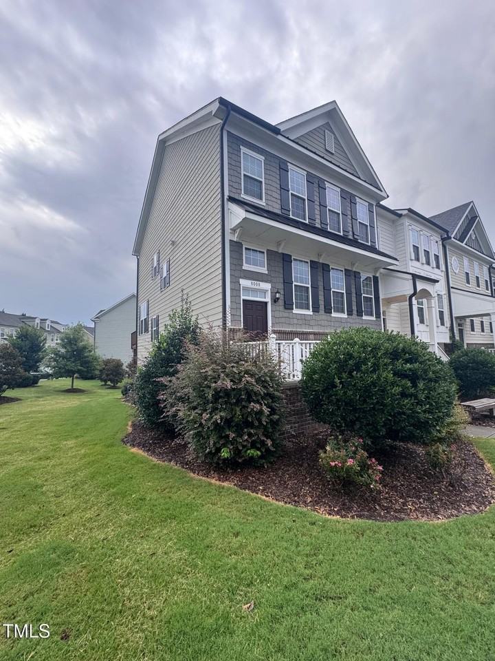 8008 Reedybrook Xing - Photo 2 of 27