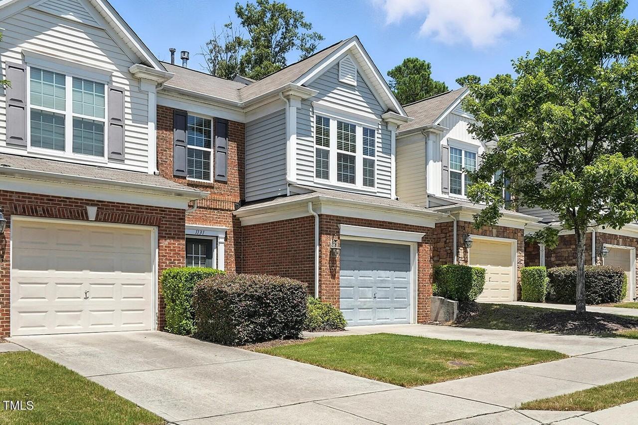 1131 Kingston Grove Dr - Photo 2 of 30