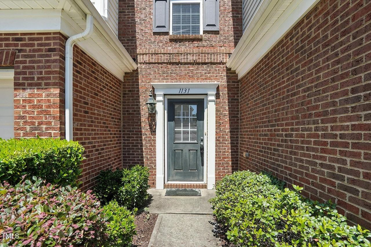 1131 Kingston Grove Dr - Photo 3 of 30