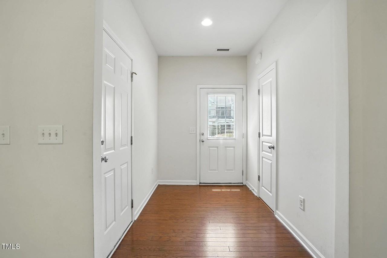 1131 Kingston Grove Dr - Photo 5 of 30