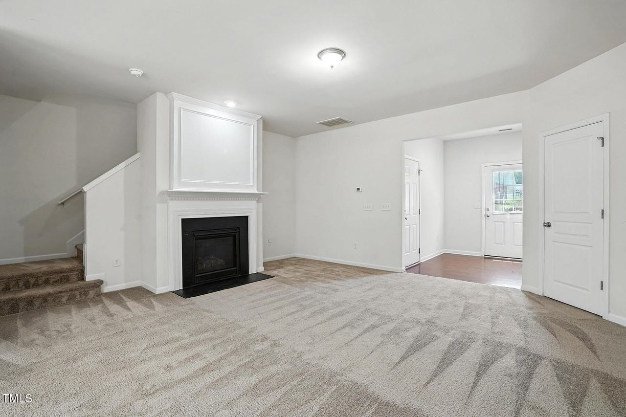 1131 Kingston Grove Dr - Photo 7 of 30