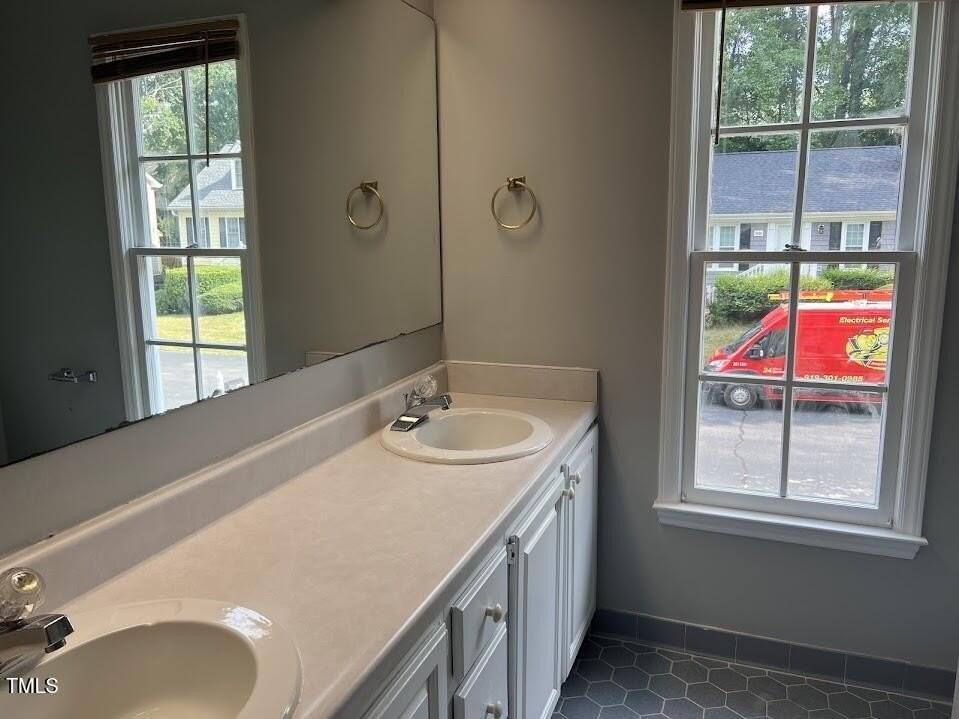 3617 E Jameson Rd - Photo 2 of 38