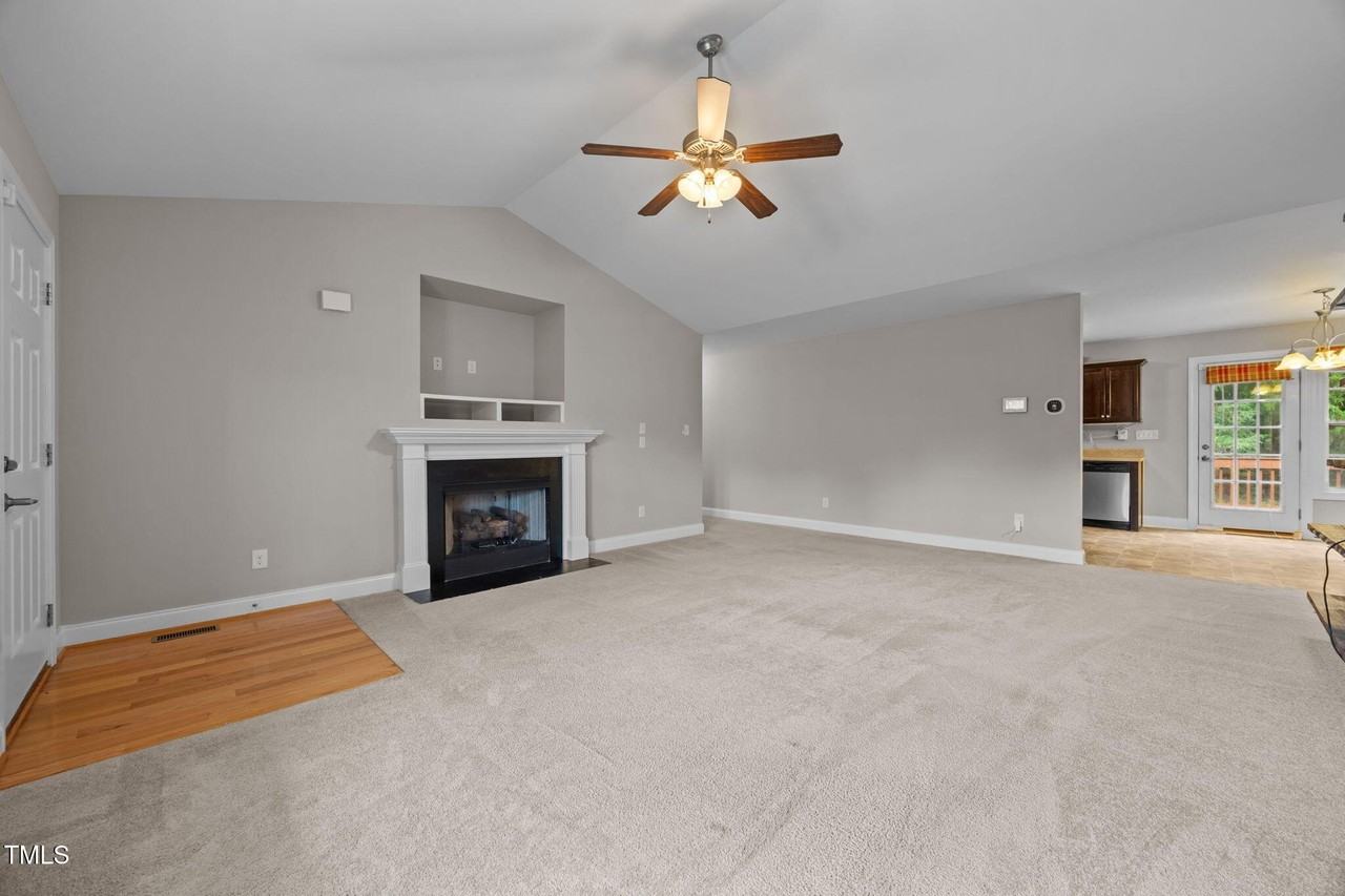 95 Oxfordshire Dr - Photo 2 of 18