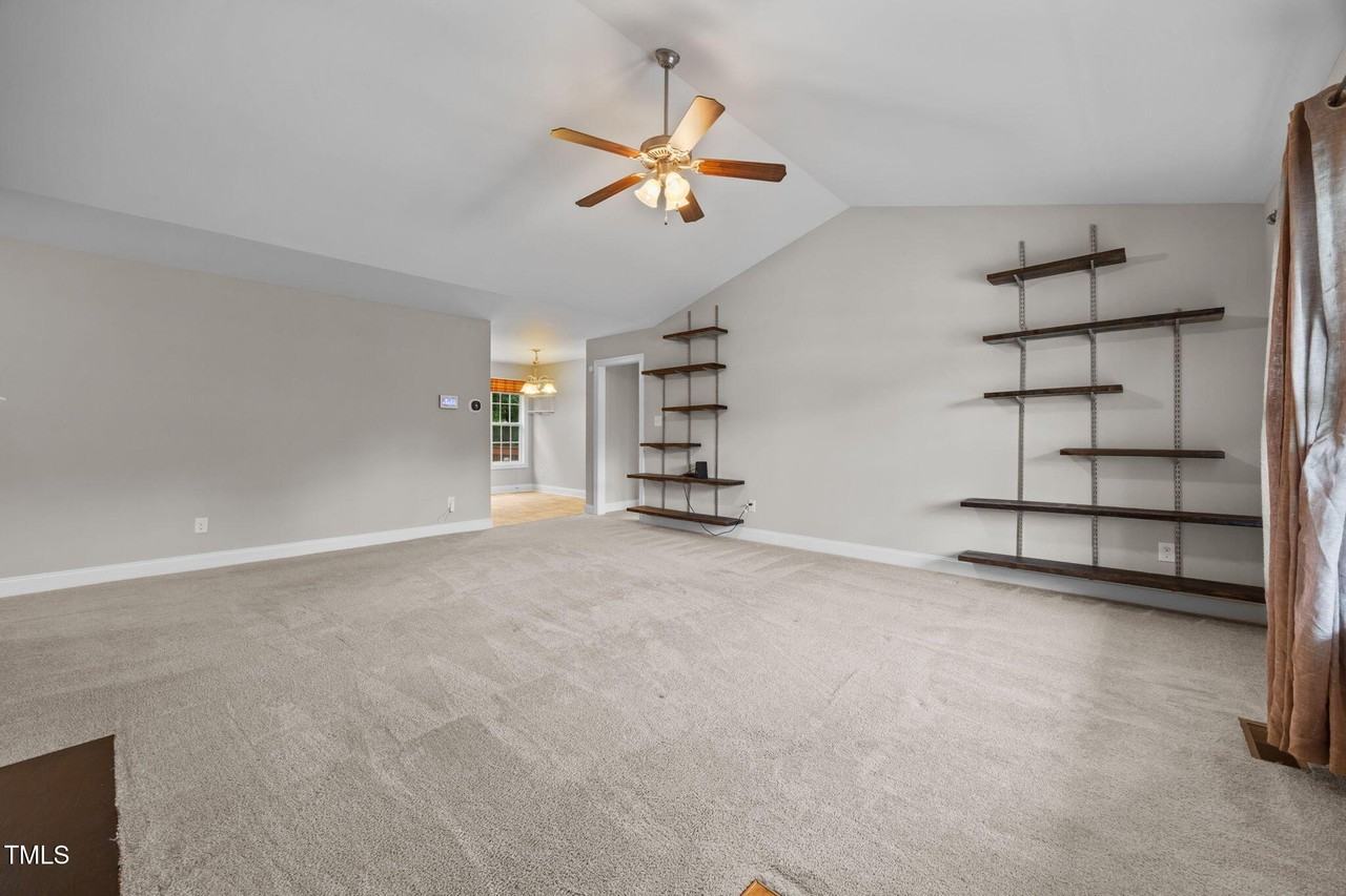 95 Oxfordshire Dr - Photo 3 of 18