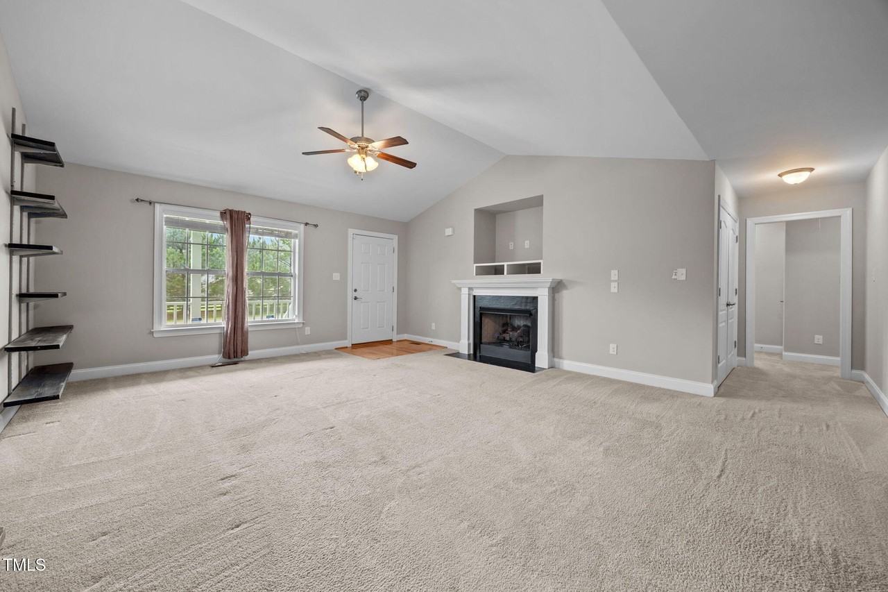 95 Oxfordshire Dr - Photo 4 of 18