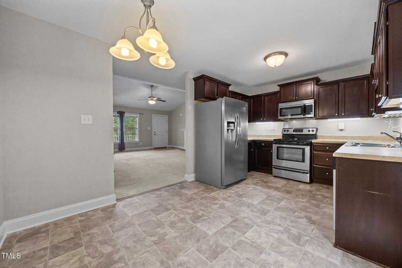 95 Oxfordshire Dr - Photo 5 of 18