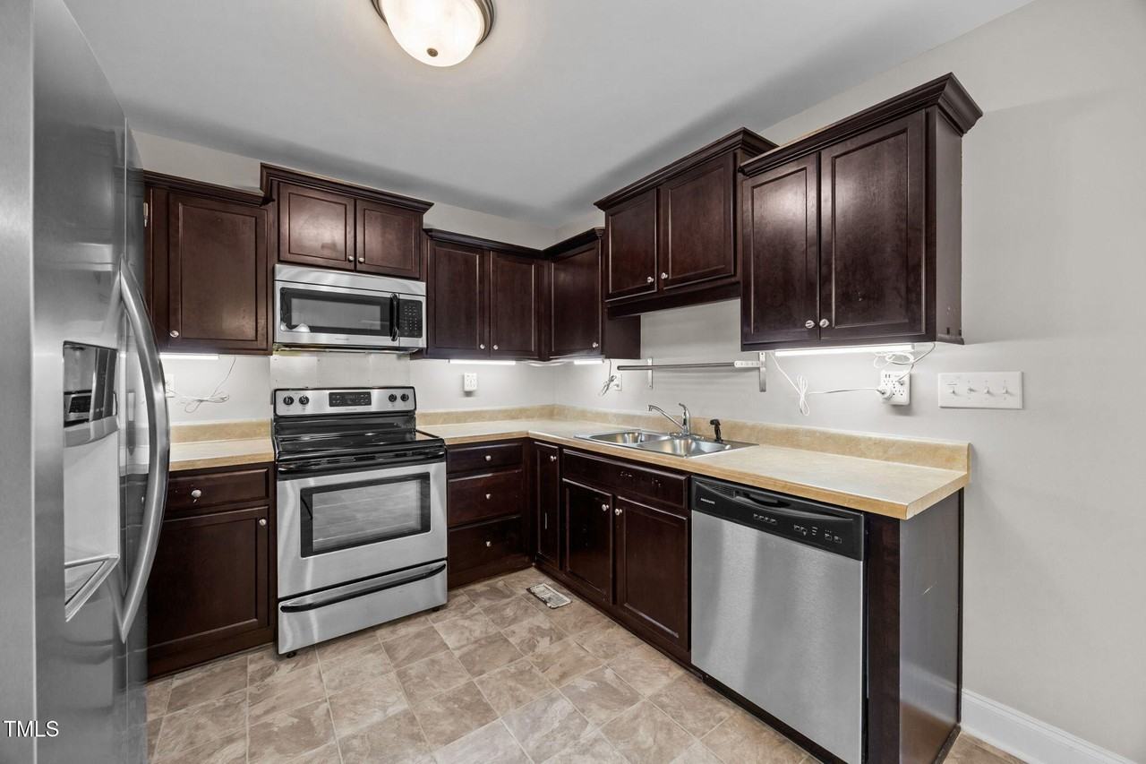 95 Oxfordshire Dr - Photo 6 of 18