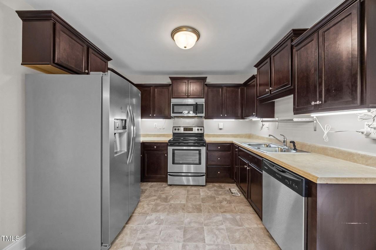 95 Oxfordshire Dr - Photo 7 of 18