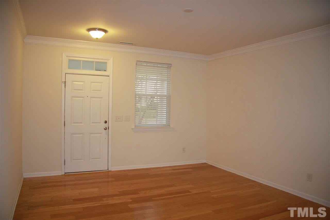 4009 Jockey Club Cir - Photo 3 of 32