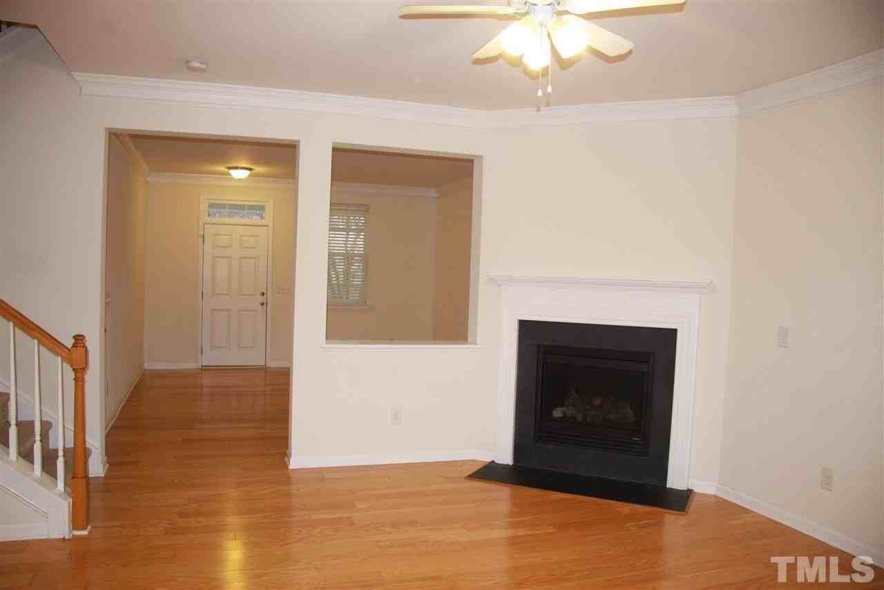 4009 Jockey Club Cir - Photo 5 of 32