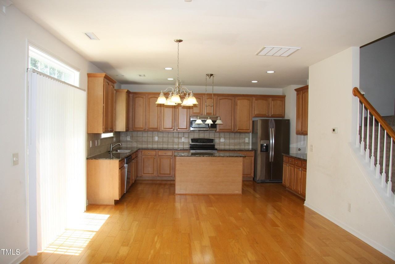 4009 Jockey Club Cir - Photo 6 of 32