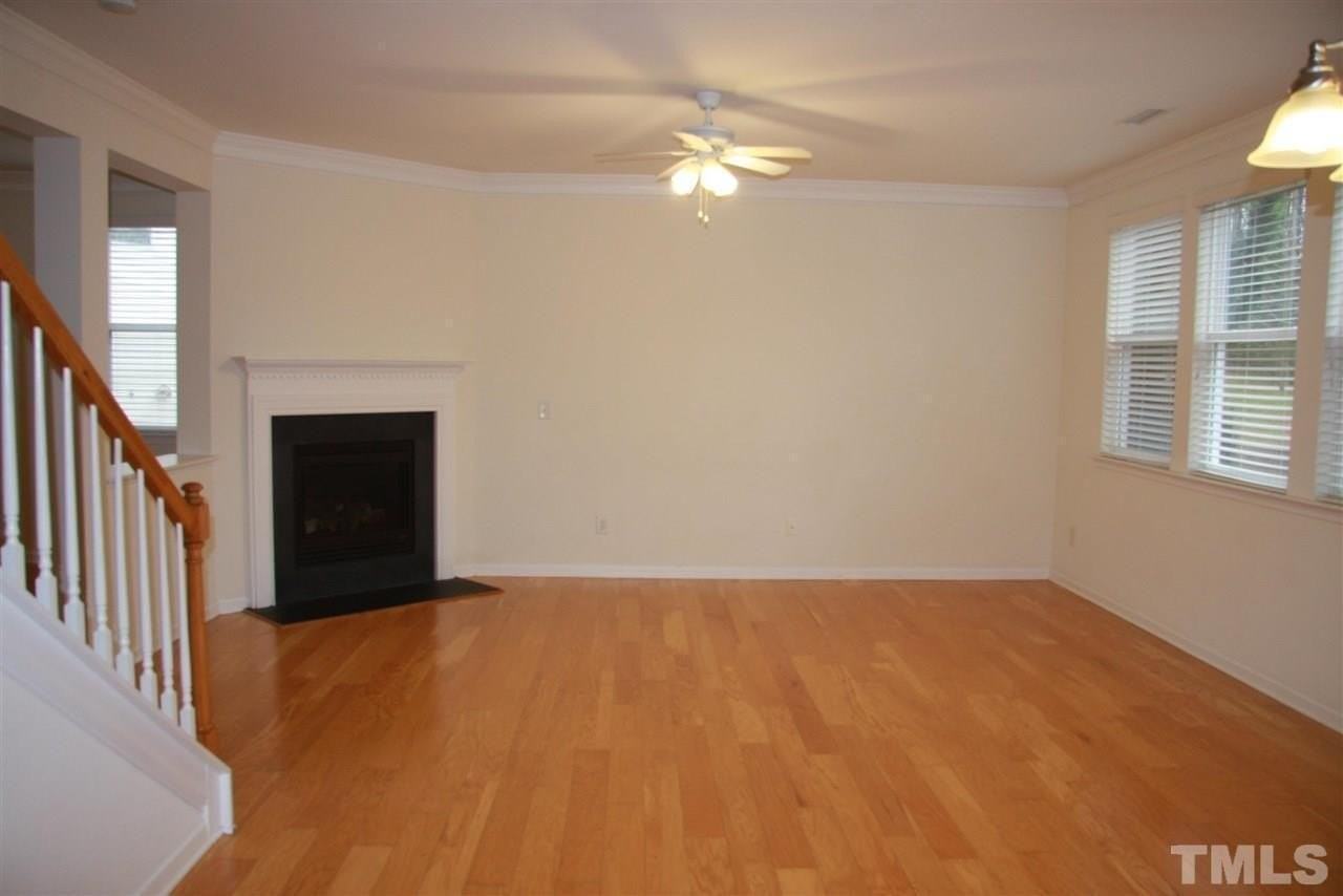 4009 Jockey Club Cir - Photo 7 of 32