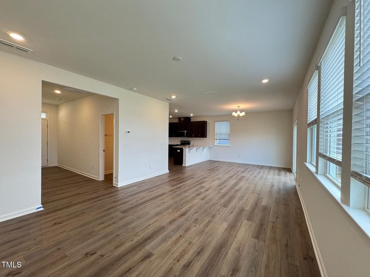 936 Emmer St - Photo 4 of 26