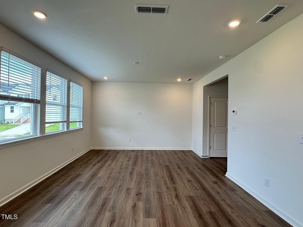 936 Emmer St - Photo 6 of 26