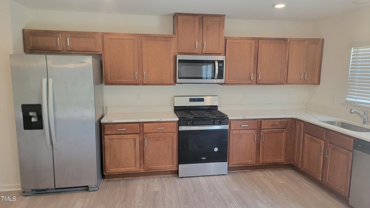 330 Purple Aster St - Photo 4 of 20