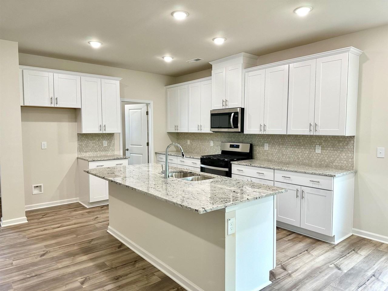 7111 Stratified Ct - Photo 3 of 18