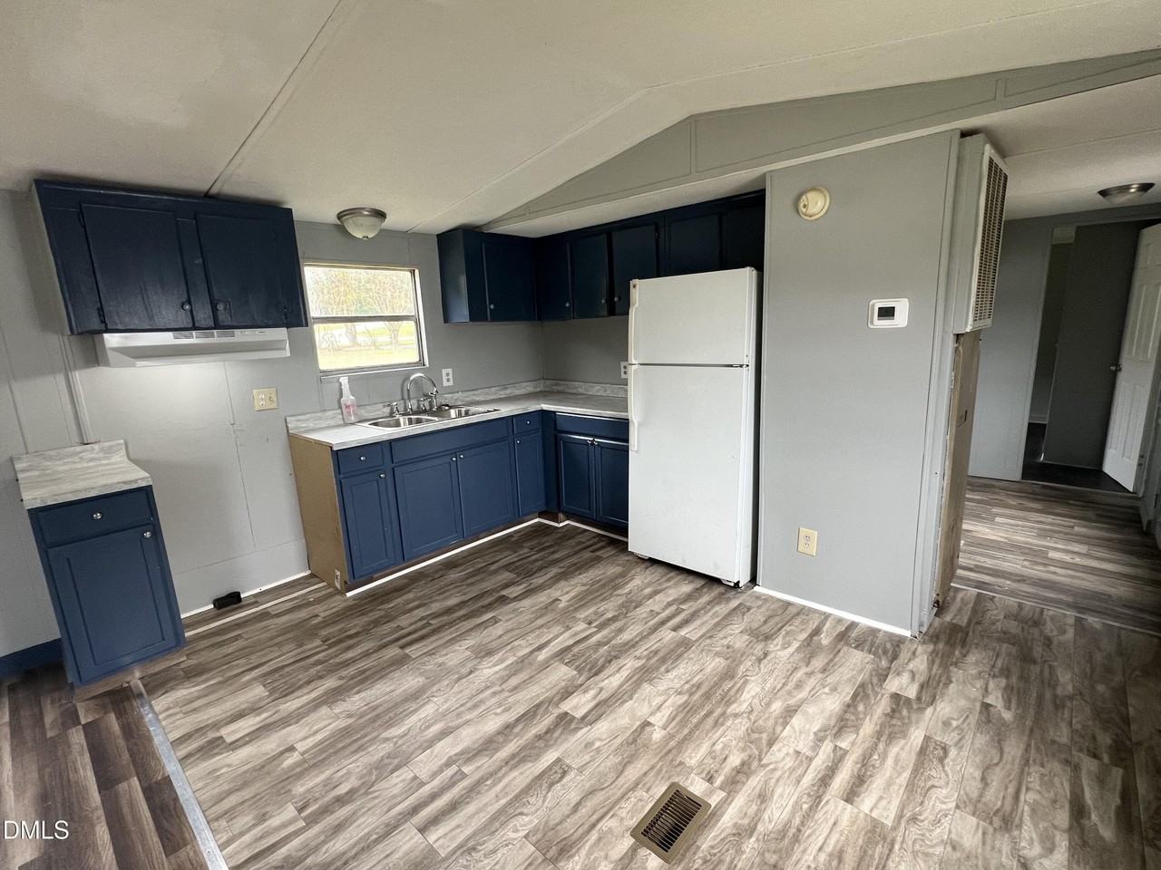 220 Pine Forest Loop - Photo 4 of 10