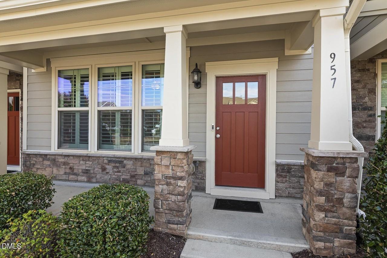 957 Ambergate Sta - Photo 3 of 43