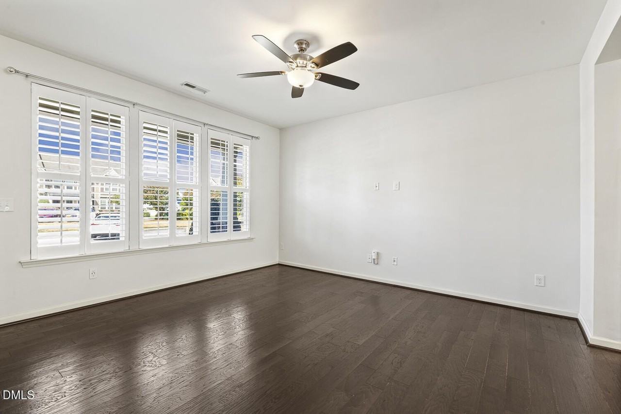 957 Ambergate Sta - Photo 6 of 43