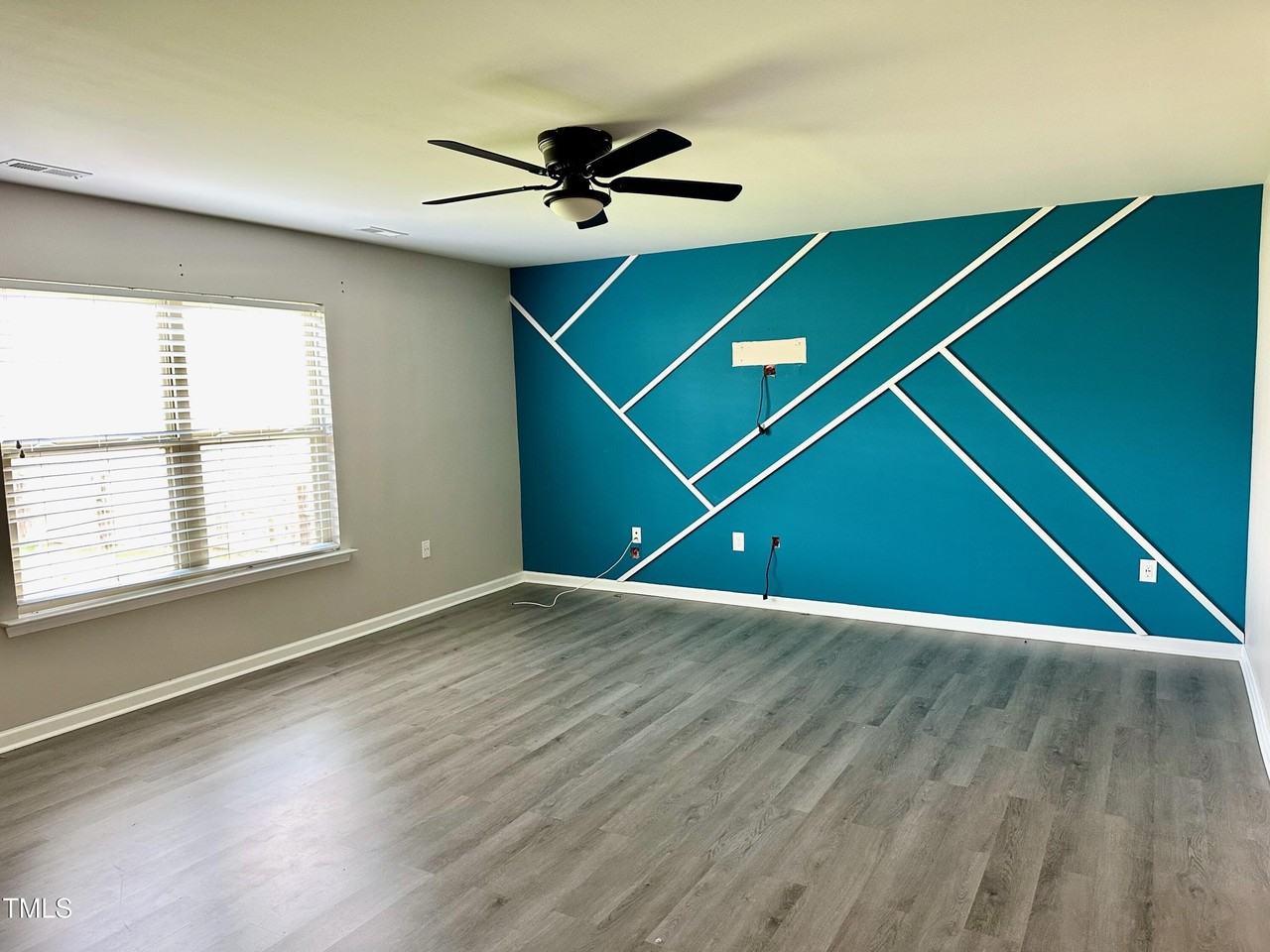 2542 Girvan Dr - Photo 2 of 21