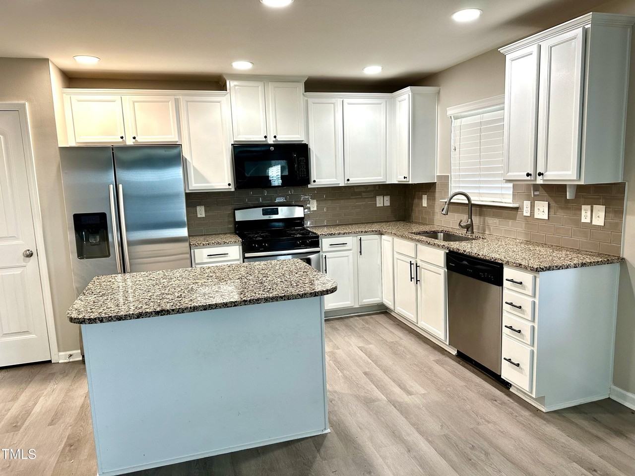 2542 Girvan Dr - Photo 3 of 21