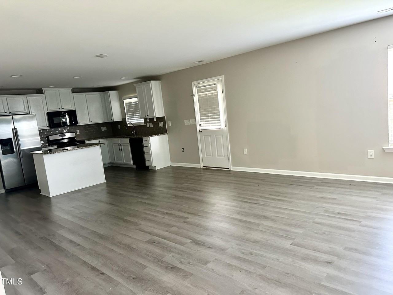 2542 Girvan Dr - Photo 4 of 21