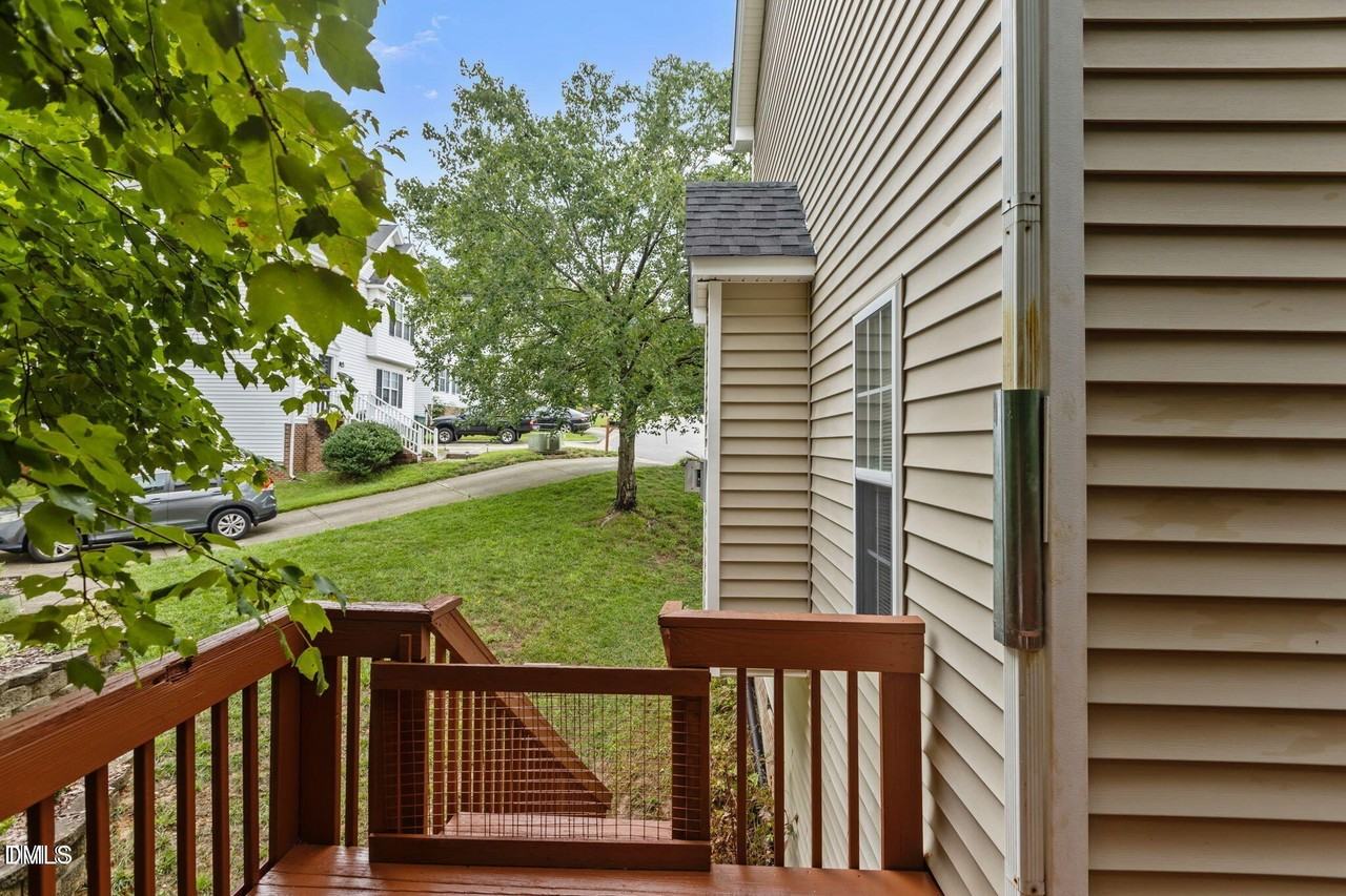 108 Tarlow Ct - Photo 7 of 39