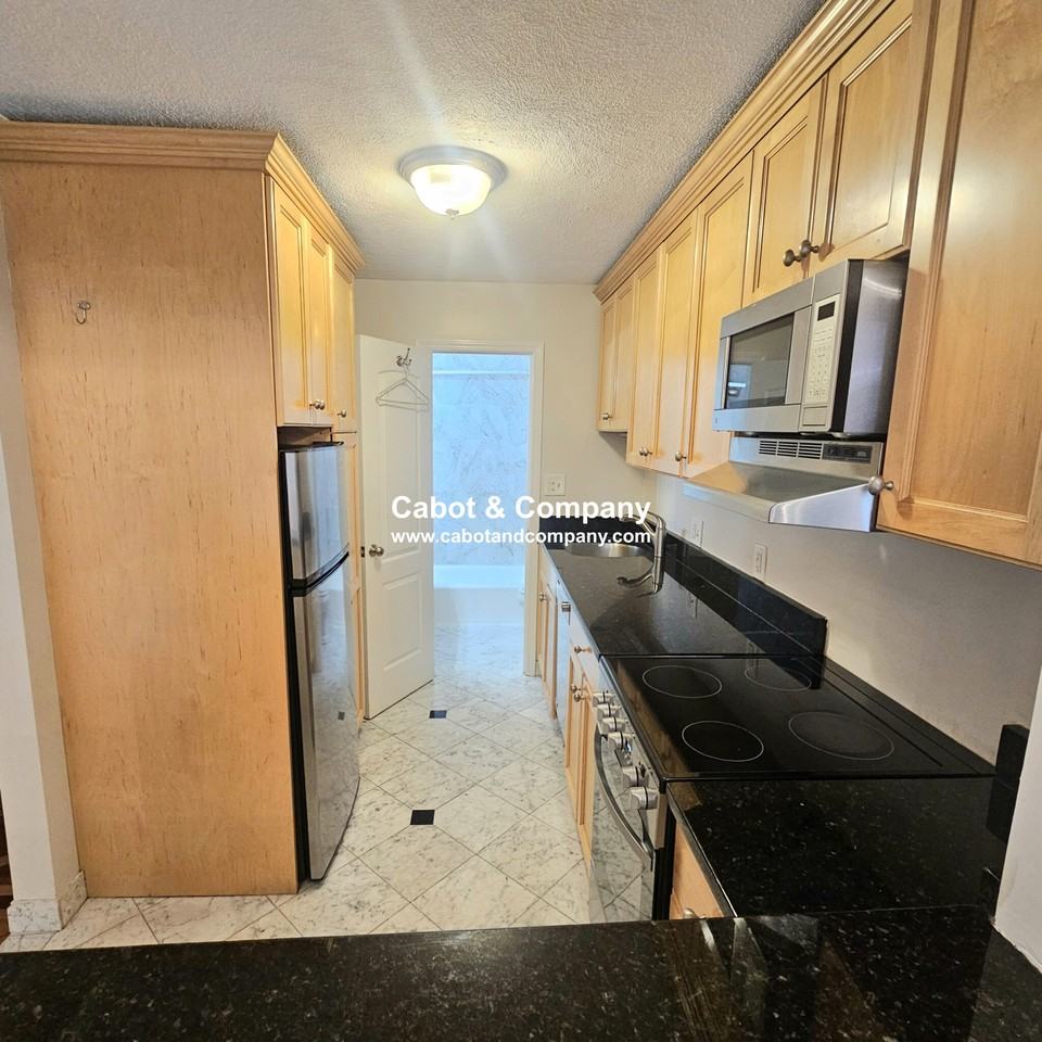 185 Beacon St #2R - Photo 4 of 8