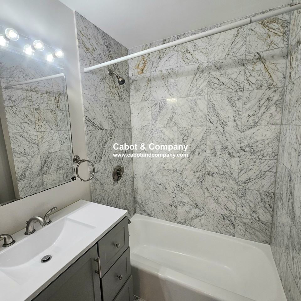 185 Beacon St #2R - Photo 5 of 8