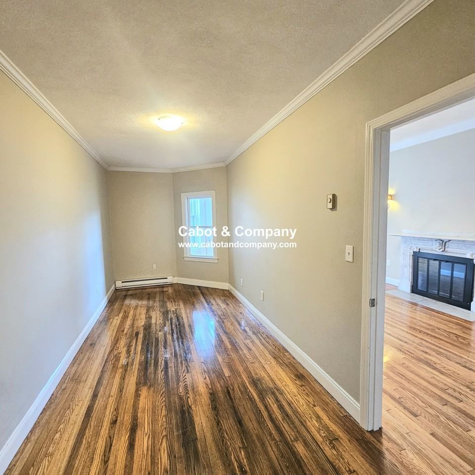 185 Beacon St #4F - Photo 6 of 9