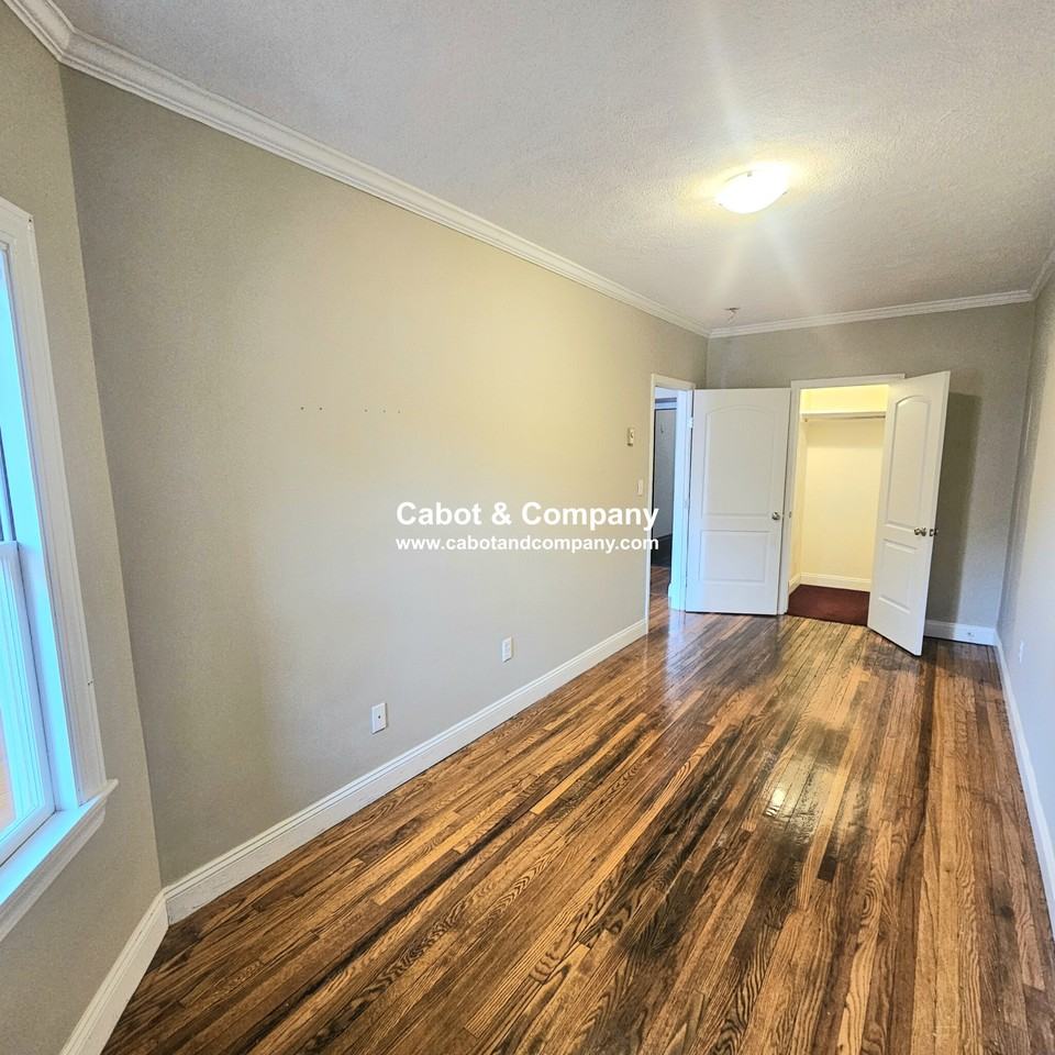 185 Beacon St #4F - Photo 7 of 9