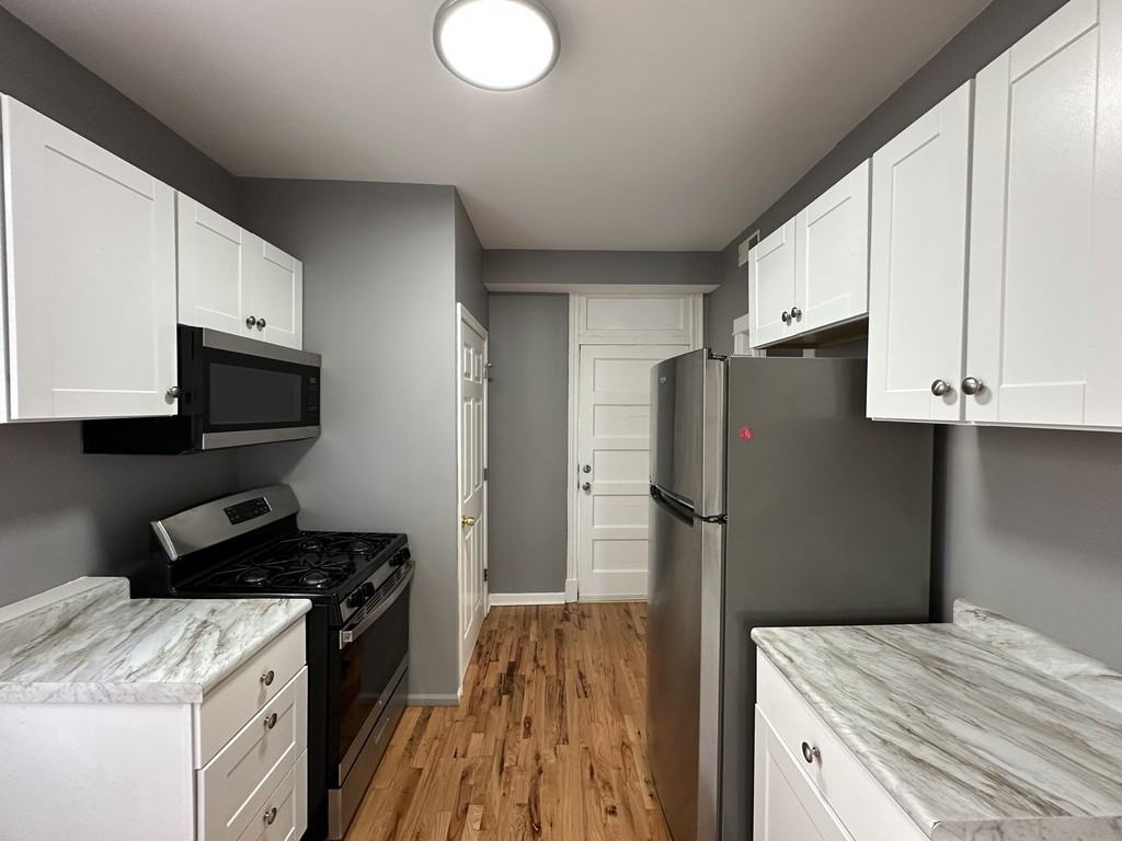 918 Lawndale Avenue #4 - Photo 3 of 20