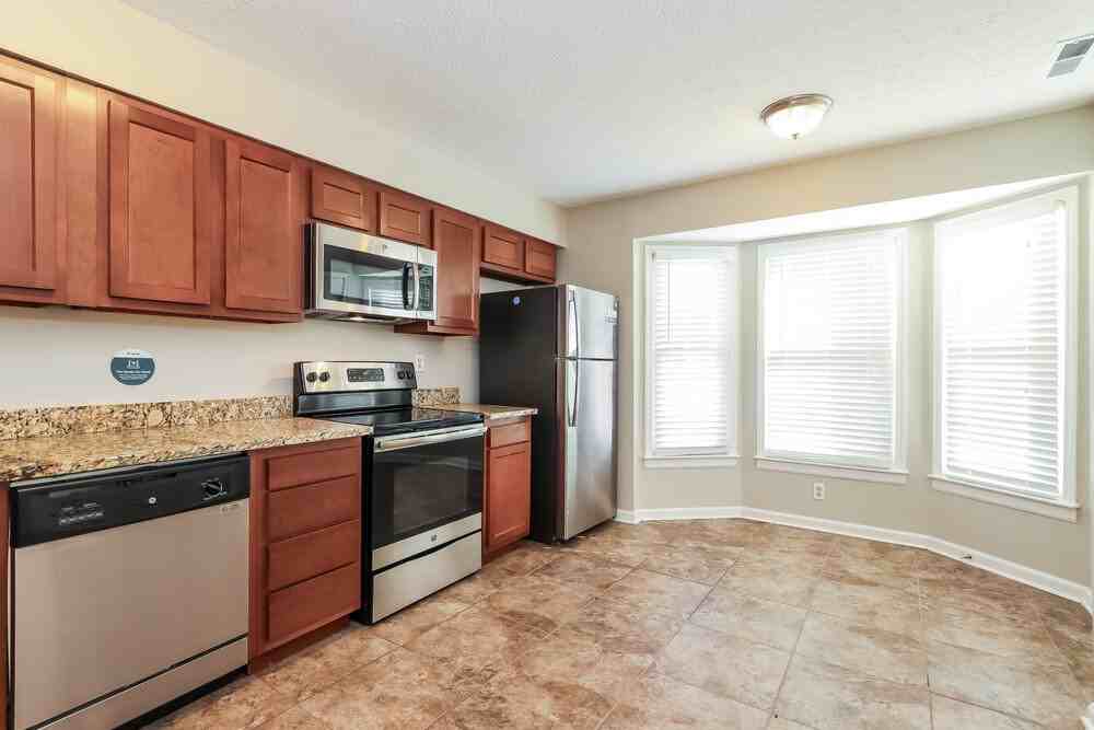 7900 Rochelle Road - Photo 7 of 16