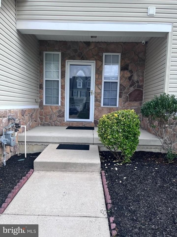 326 Keswick Dr - Photo 2 of 34