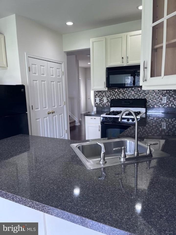 326 Keswick Dr - Photo 7 of 34