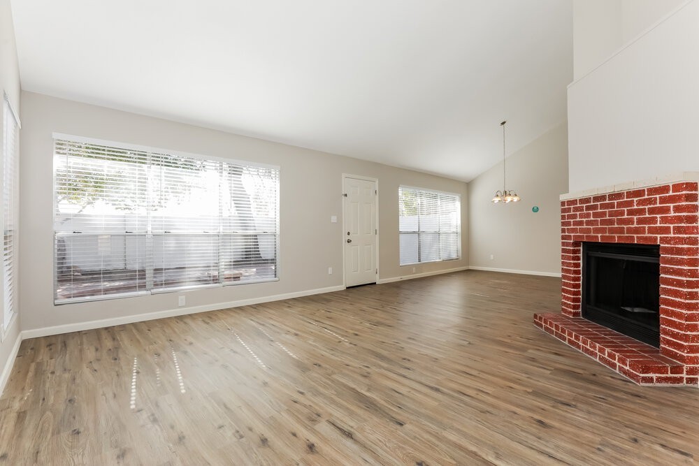 3827 W Harrison St - Photo 4 of 17