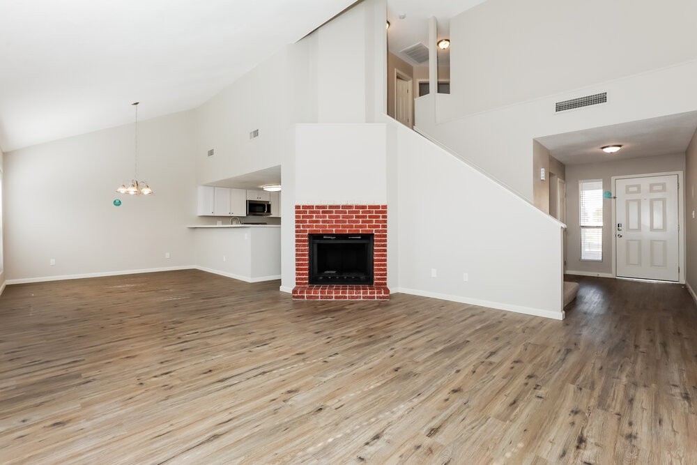 3827 W Harrison St - Photo 5 of 17