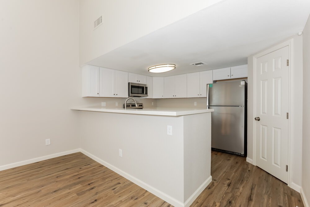 3827 W Harrison St - Photo 7 of 17