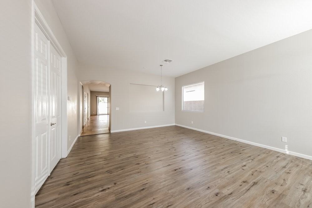 10416 W Carlota Ln - Photo 3 of 16