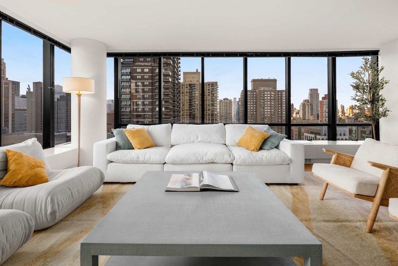 525 E 72nd St #1330818P - Photo 4 of 22