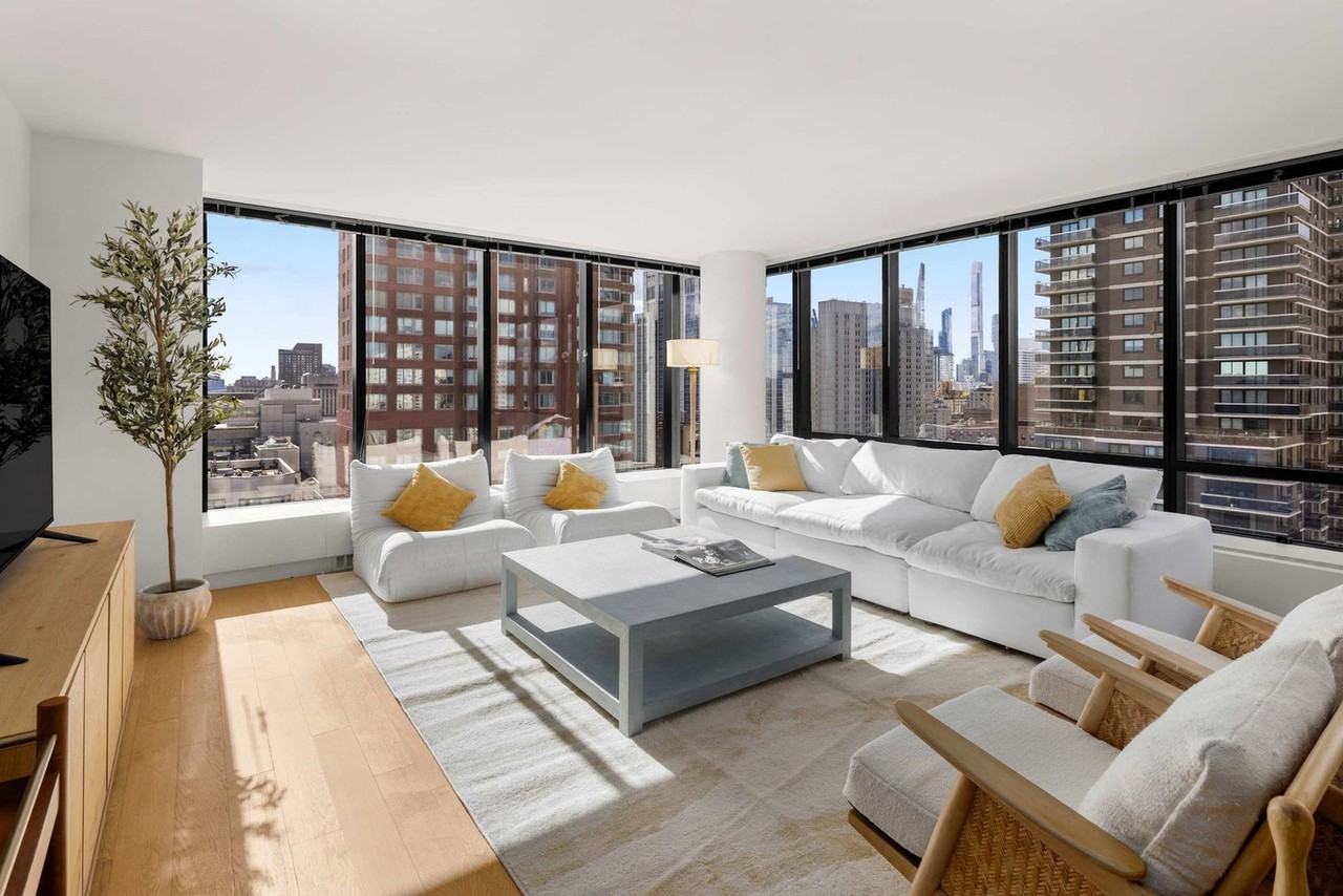 525 E 72nd St #1330818P - Photo 5 of 22