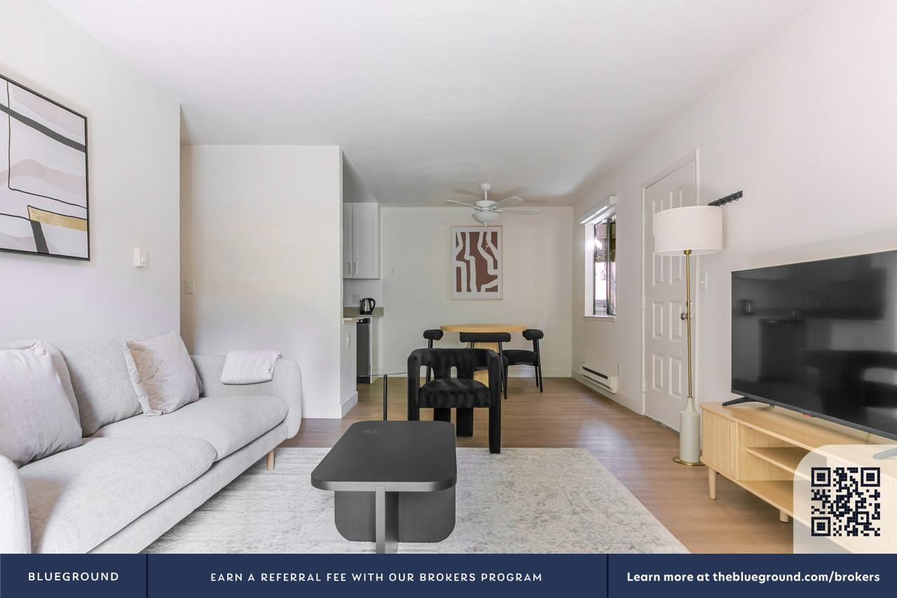 1600 Villa Street - Photo 5 of 32