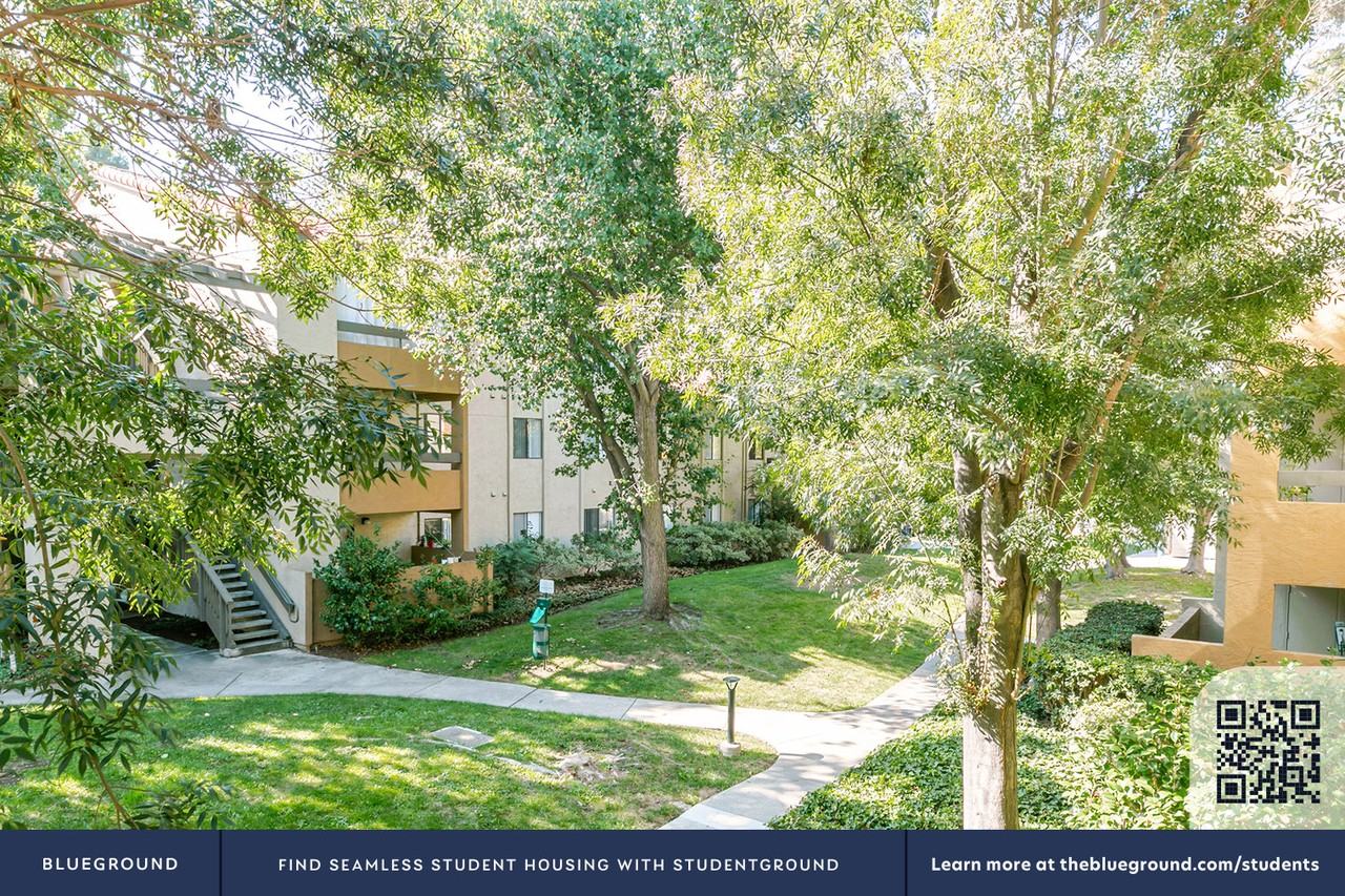 1600 Villa Street - Photo 7 of 32