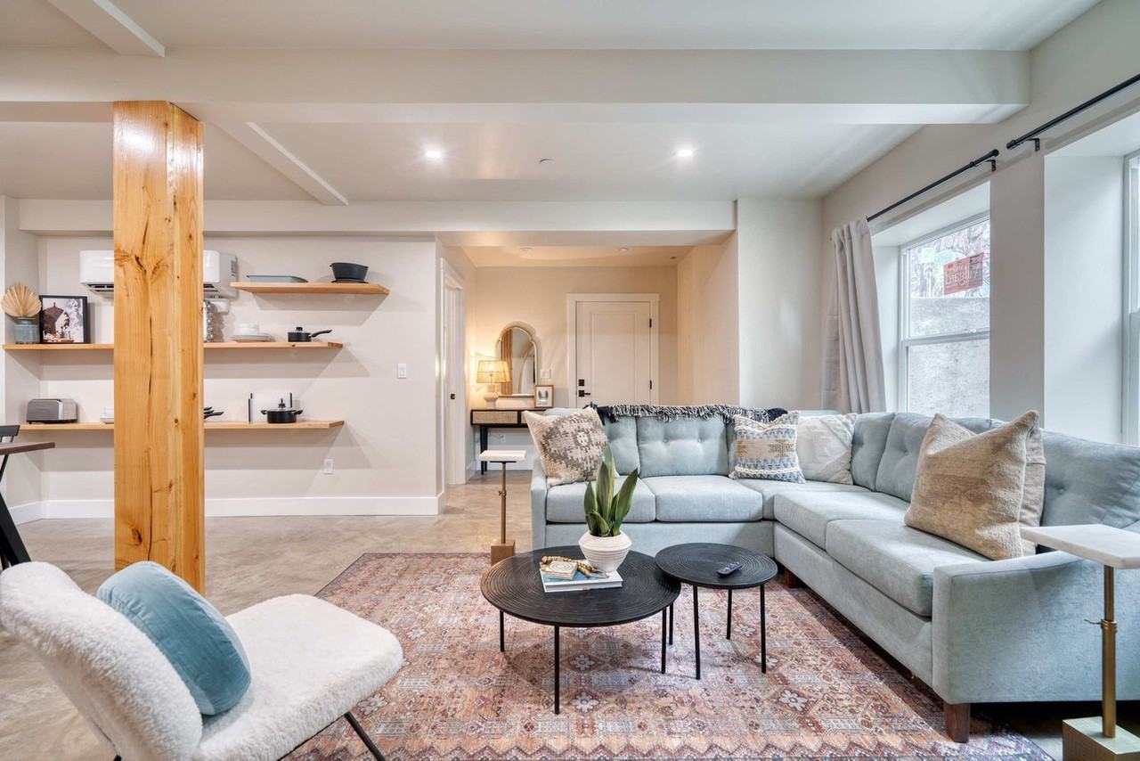 4065 N Mississippi Ave #1309852P - Photo 2 of 42