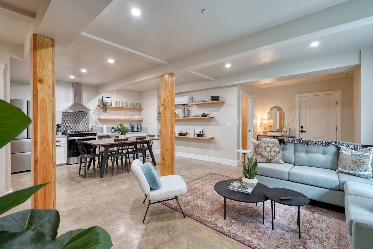 4065 N Mississippi Ave #1309852P - Photo 3 of 42