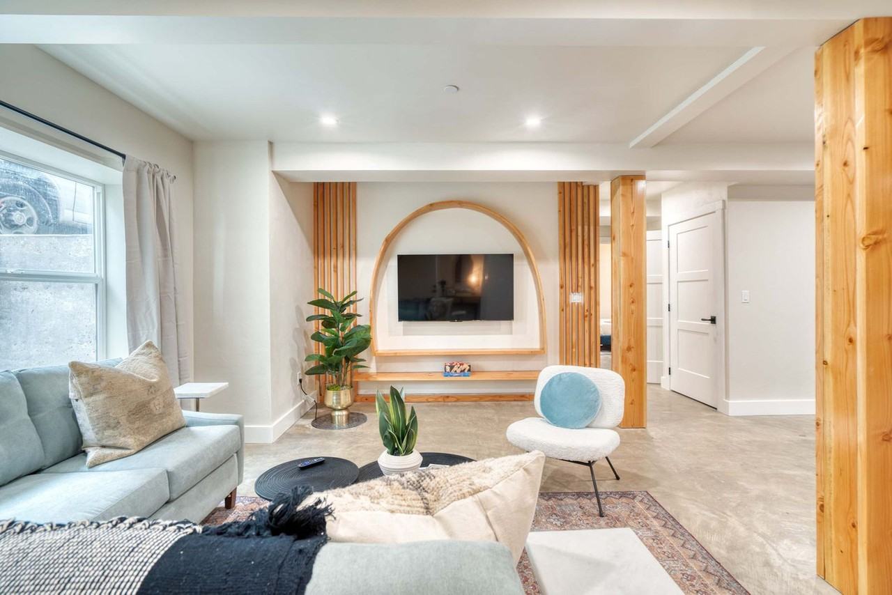 4065 N Mississippi Ave #1309852P - Photo 5 of 42