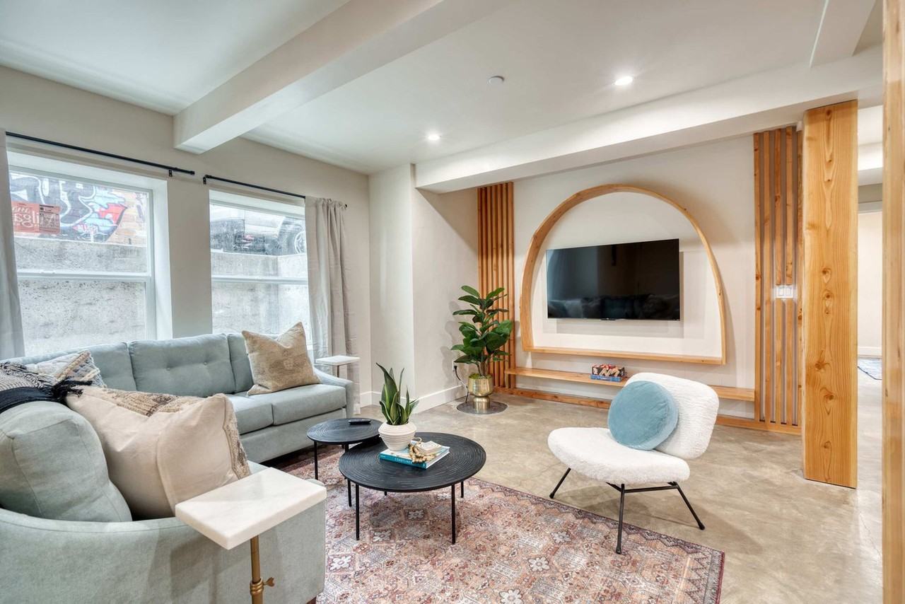 4065 N Mississippi Ave #1309852P - Photo 6 of 42