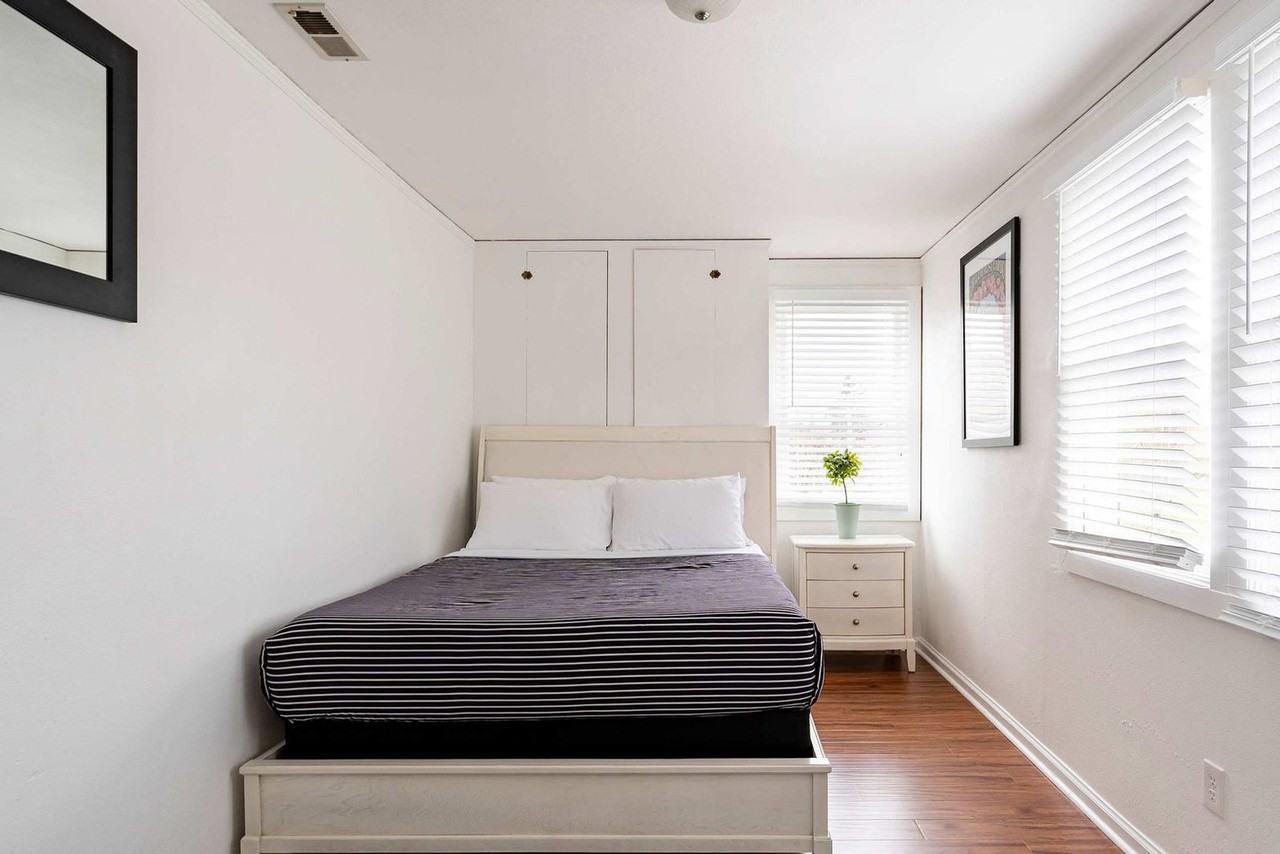 825 Se 49th Ave #1309887P - Photo 7 of 26