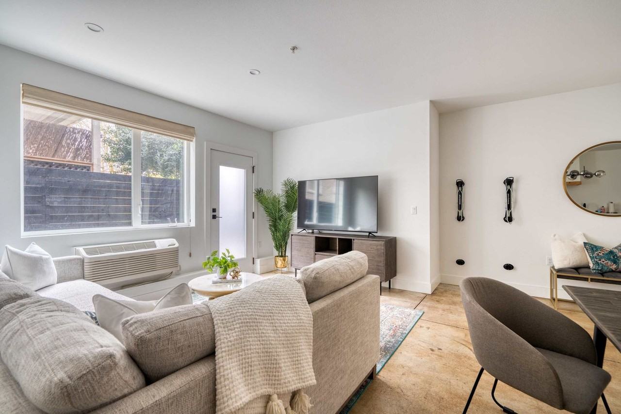 4980 North Vancouver Avenue - Photo 7 of 71