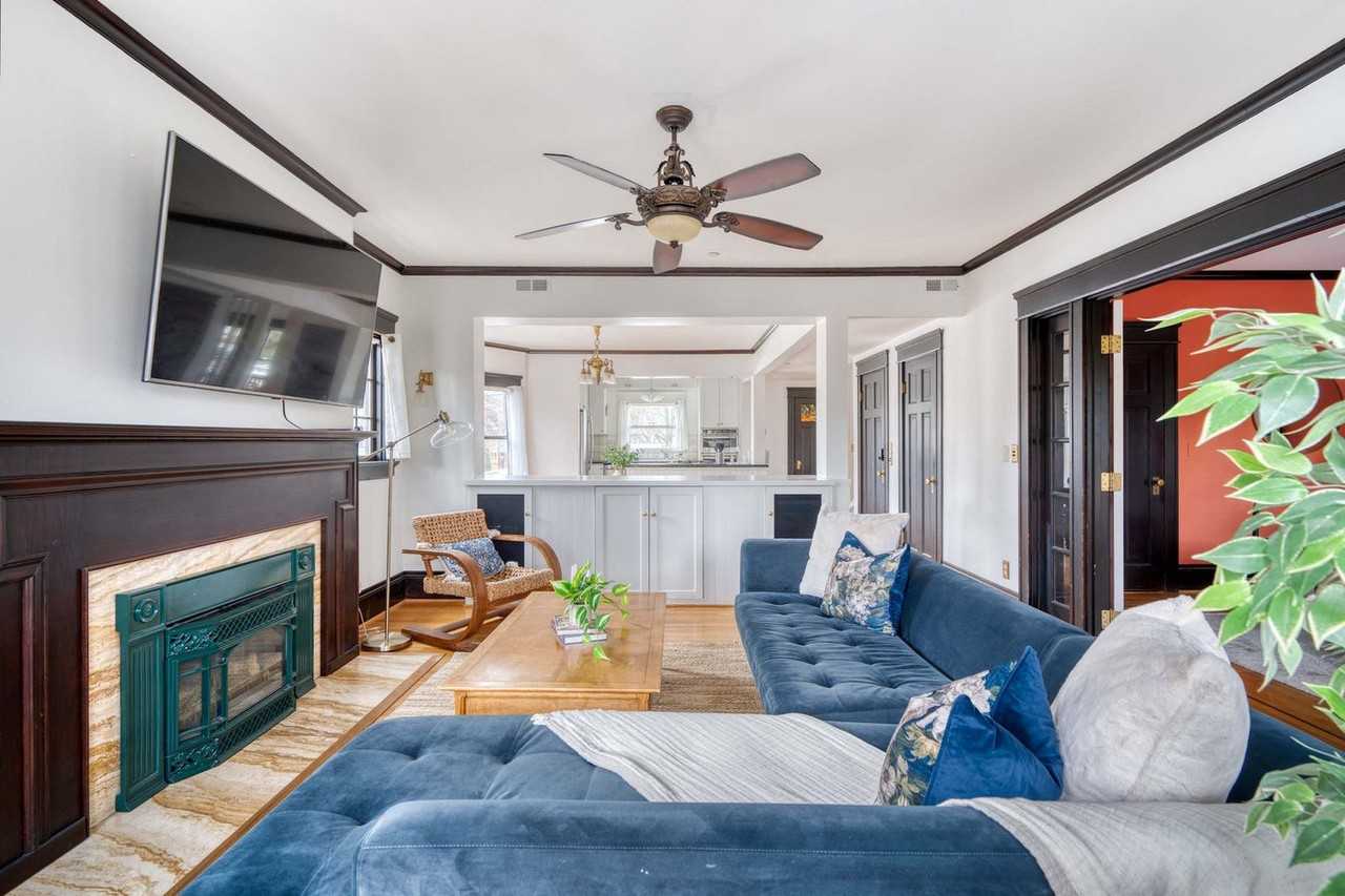 2104 Nw Everett St #1309885P - Photo 2 of 46